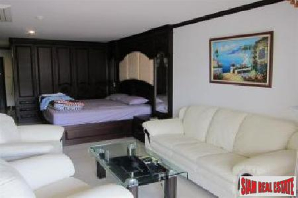 Studio For Sale Which Affords The Owner Everything On The Doorstep - North Pattaya-5