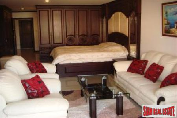 Studio For Sale Which Affords The Owner Everything On The Doorstep - North Pattaya-8