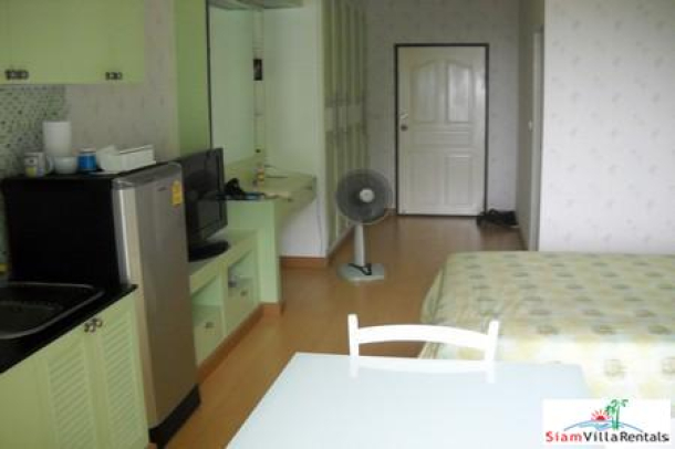 Bright and Colourful Studio Apartment in Phuket Town-5