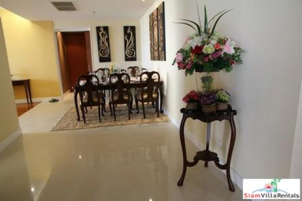 Modern Three-Bedroom Pool Villa in Banglamung-9