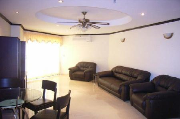 An Ample Sized 2 Bedroom Condo Situated In The Popular Area Of Jomtien-2
