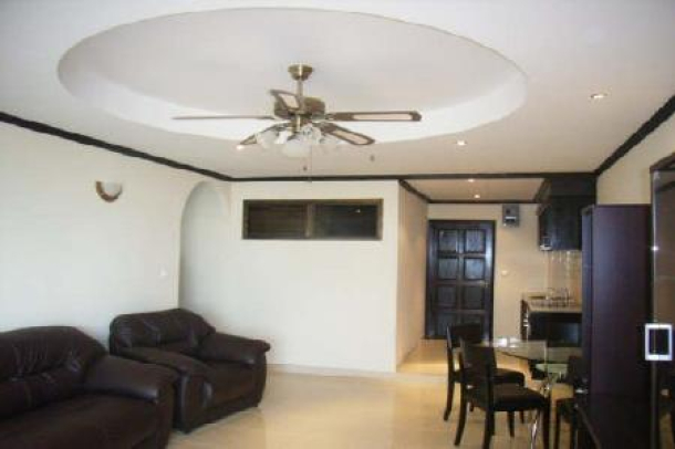 An Ample Sized 2 Bedroom Condo Situated In The Popular Area Of Jomtien-3