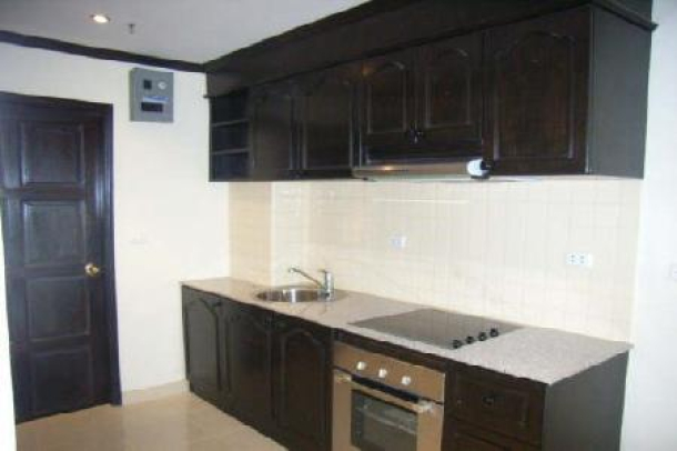 An Ample Sized 2 Bedroom Condo Situated In The Popular Area Of Jomtien-4