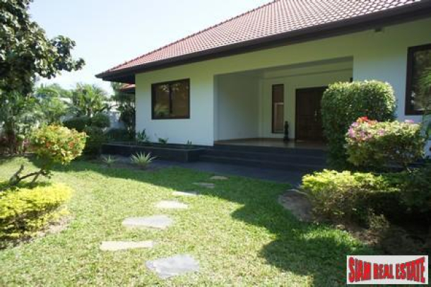 Beautifully kept large single story villa with 4 beds with ensuite baths in Rawai-11