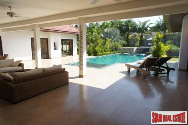 Beautifully kept large single story villa with 4 beds with ensuite baths in Rawai-3