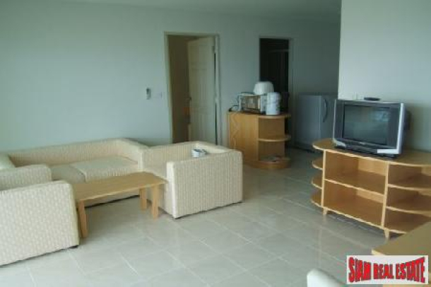 Beachfront 2 bedrooms  condominium with a nice sea and mountain views-4