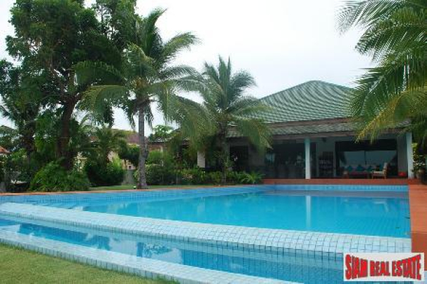 Luxury pool villa with 7 bedrooms on the Golf Course wth nice lake view for sale.-1
