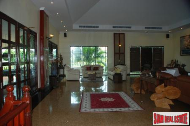 Luxury pool villa with 7 bedrooms on the Golf Course wth nice lake view for sale.-4