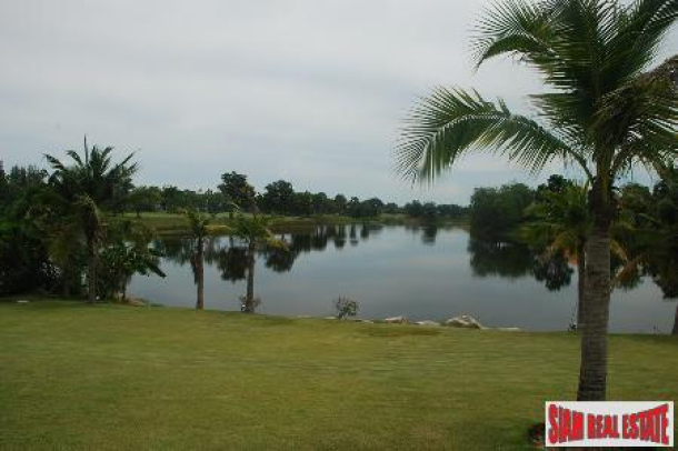 Luxury pool villa with 7 bedrooms on the Golf Course wth nice lake view for sale.-9