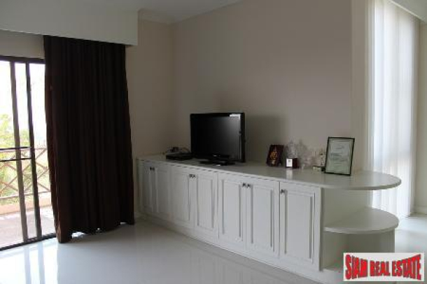 2 bedrooms condominium on the golf course with sea views-11