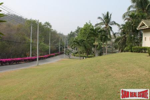 2 bedrooms condominium on the golf course with sea views-13
