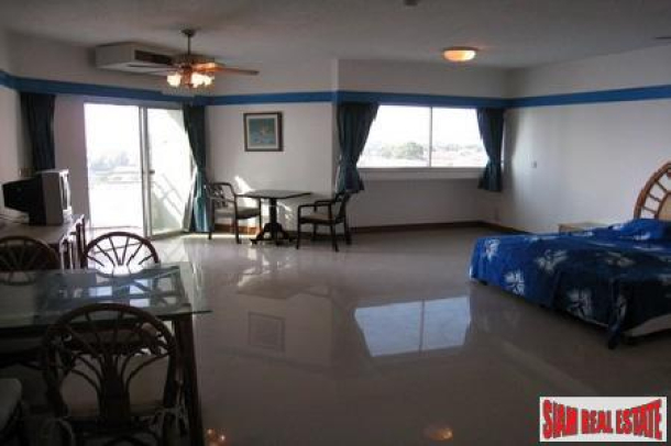 Above Average Studio Only Steps Away From The Beach - North Pattaya-3
