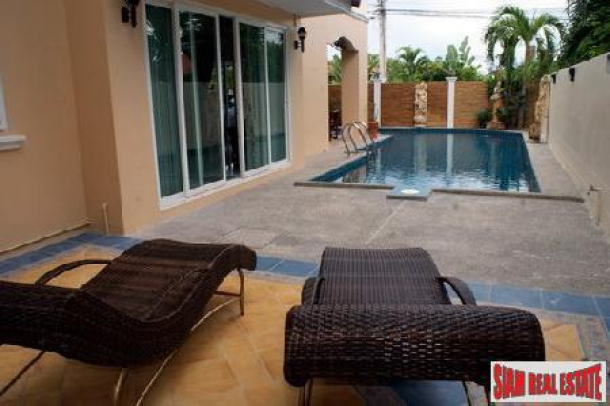 Beautiful 5 Bedroom House With a Stunning L Shaped Swimming Pool - Jomtien-1