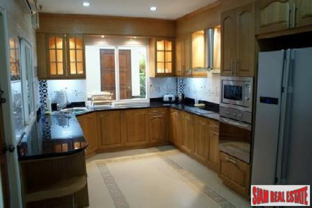 Beautiful 5 Bedroom House With a Stunning L Shaped Swimming Pool - Jomtien-3