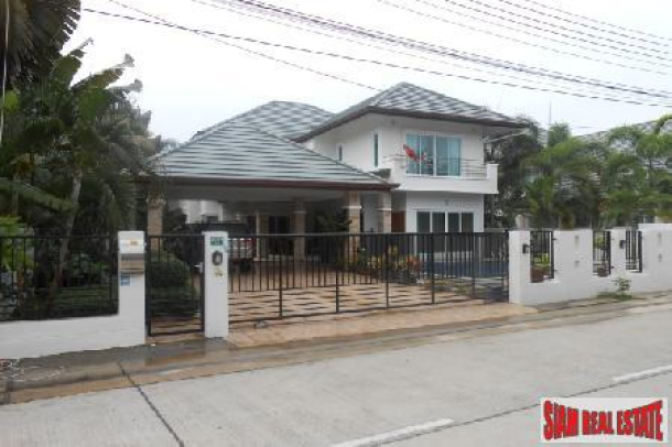 Idyllic 3 Bedroom House Set In A Quiet Group Of Properties - East Pattaya-1