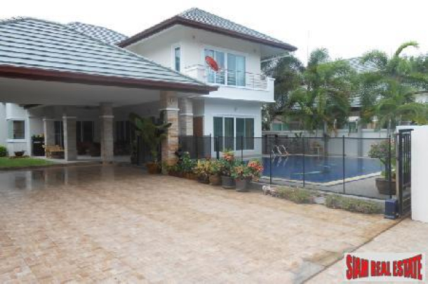 Idyllic 3 Bedroom House Set In A Quiet Group Of Properties - East Pattaya-2