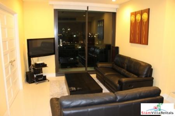 One Bedroom Apartment in Contemporary, Spanish-Style Complex on Sukhumvit 22-7