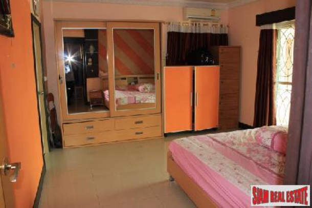 Large 3 Bedroom House With Private Garden - South Pattaya-9
