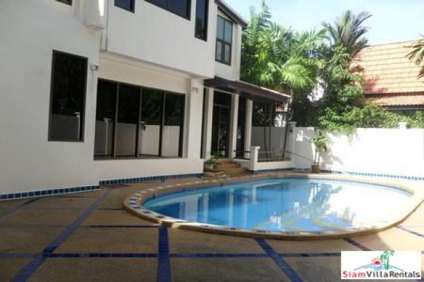 One Bedroomed Apartment In Ideal Location With Great Views - Jomtien-10