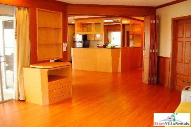 2 bedrooms condominium located on the 20th floor of the building for rent.-4