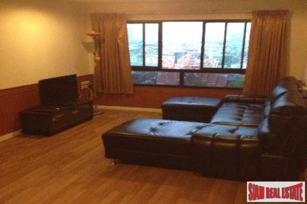 Luxurious Two Bedroom Apartment, Corner View, Great Value, Fantastic Location.-1