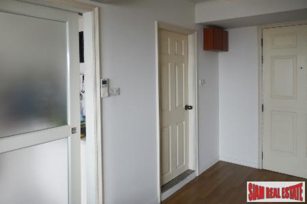 Luxurious Two Bedroom Apartment, Corner View, Great Value, Fantastic Location.-3