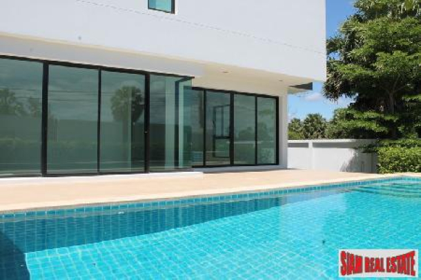 Modern style house with private swimming pool only a few steps to the beach.-10