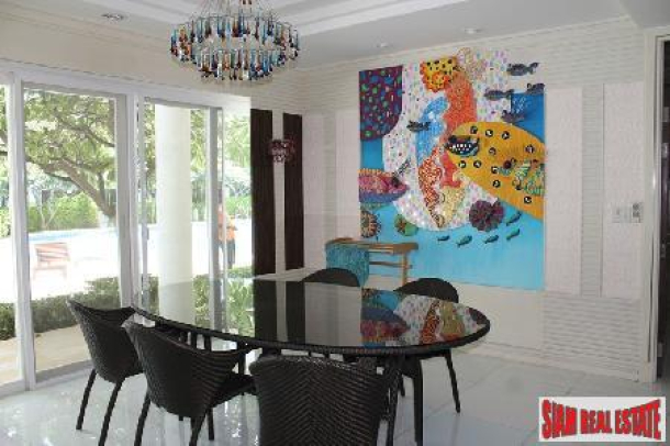 2 Bedrooms Condominium with the direct access to the swimming pool.-3