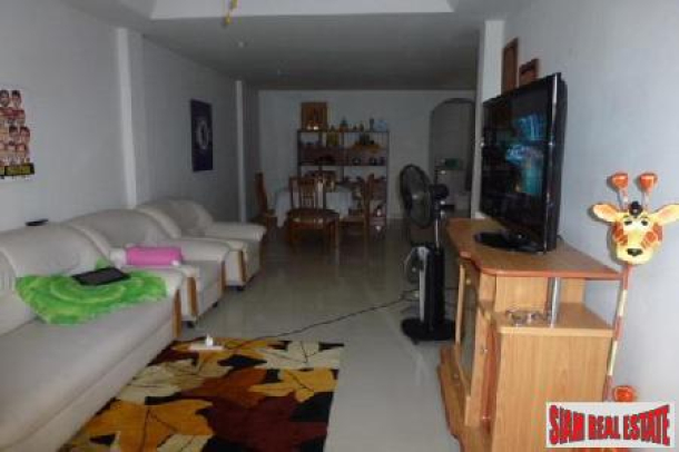 Spacious 2 Bedroom House Located In The Popular Area Of East Pattaya-3