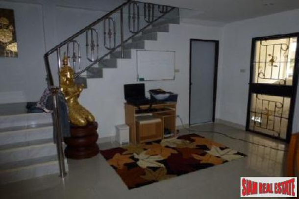 Spacious 2 Bedroom House Located In The Popular Area Of East Pattaya-4
