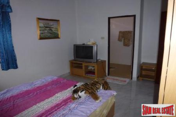 Spacious 2 Bedroom House Located In The Popular Area Of East Pattaya-7