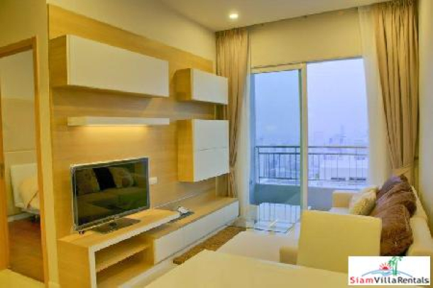 Circle Condominium | Great One Bedroom Apartment in a  Fantastic Petchaburi Location-1