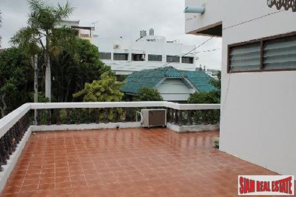 3 Storey house for sale only 100 meter to the beach.-12