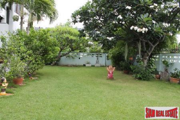 3 Storey house for sale only 100 meter to the beach.-15
