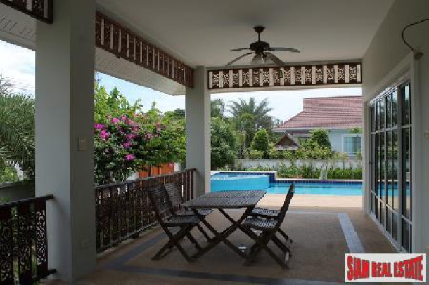 An affordable pool villa in a small development for sale.-3
