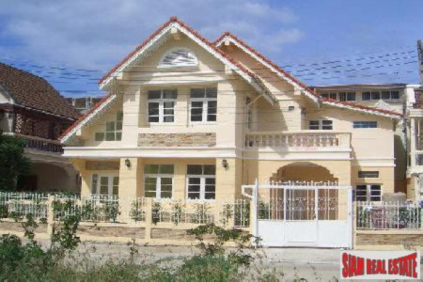 2 Storey house for sale only 200 meter to the beach.-1
