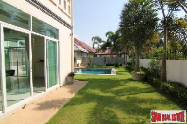 Exceptional 4 Bedroom 5 Bathroom Villa Now For Sale In An Ideal Location - East Pattaya-18