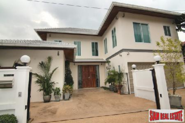 Exceptional 4 Bedroom 5 Bathroom Villa Now For Sale In An Ideal Location - East Pattaya-5