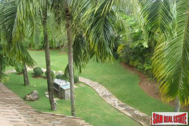 Baan Maneekram Jomthong | Sophisticated Four Bedroom Pool Villa in Chalong-17