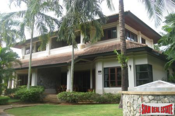 Baan Maneekram Jomthong | Sophisticated Four Bedroom Pool Villa in Chalong-18