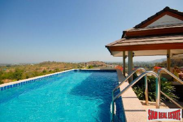 Luxurious penthouse with private swimmimg pool for sale.-1