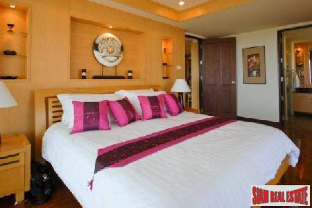 Luxurious penthouse with private swimmimg pool for sale.-6