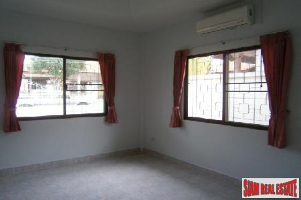 3 Bedroom House Located In The Popular Area Of East Pattaya-6