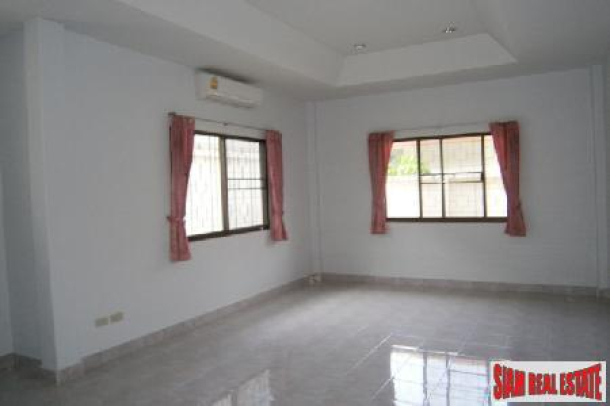 3 Bedroom House Located In The Popular Area Of East Pattaya-7