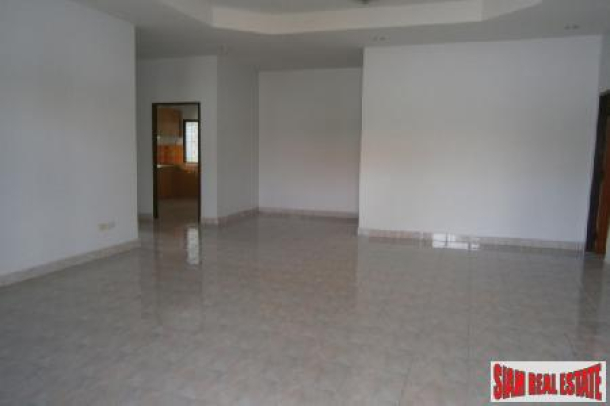 3 Bedroom House Located In The Popular Area Of East Pattaya-8