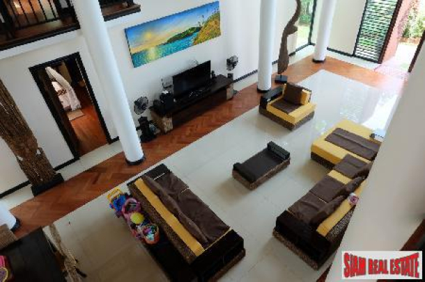 Modern, Luxurious Four-Bedroom Home in Nai Harn-14