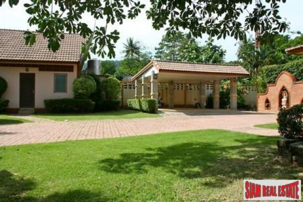 Spacious Three Bedroom House Plus Guest House in Rawai-10