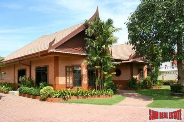 Spacious Three Bedroom House Plus Guest House in Rawai-12