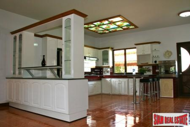 Spacious Three Bedroom House Plus Guest House in Rawai-15