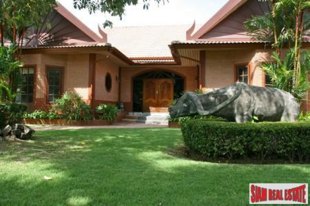 Spacious Three Bedroom House Plus Guest House in Rawai-9